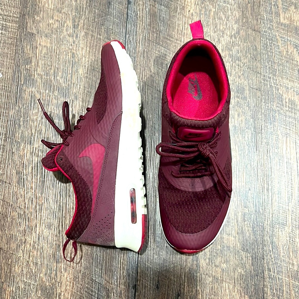 Nike burgundy sneakers